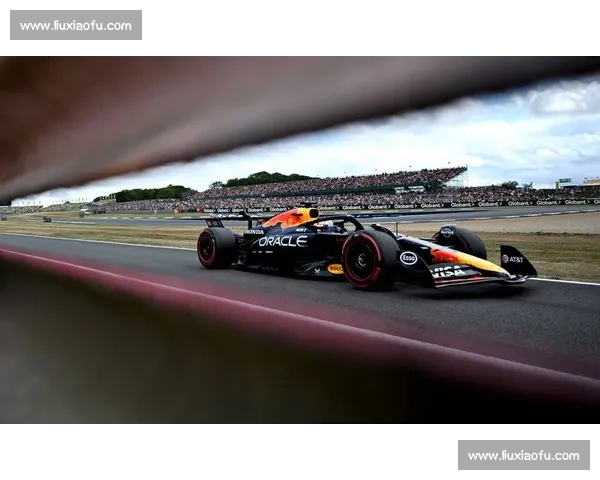 最后一圈三雄激斗！皮亚斯特里、维斯塔潘、拉塞尔轮番刷紫，红牛逆转夺冠