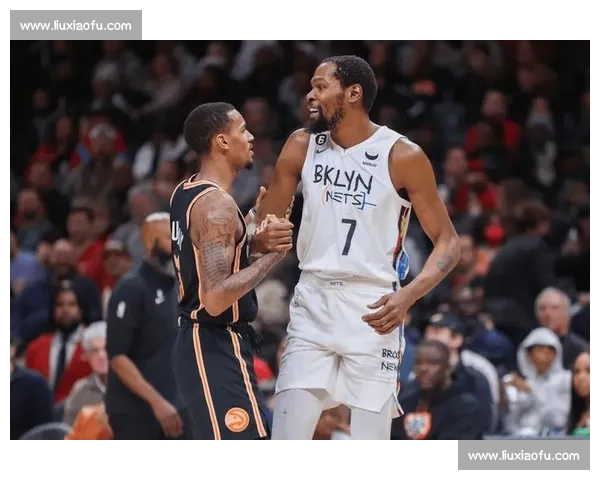 杜兰特与萌娃石头剪子布两连胜，暖心互动萌翻全场