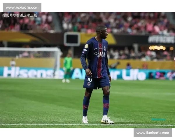 梅西暴怒挥拳维蒂尼亚！世俱杯冲突引爆足坛争议，赛后拥抱上演戏剧性反转